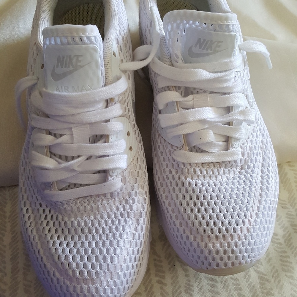 White nike airmax